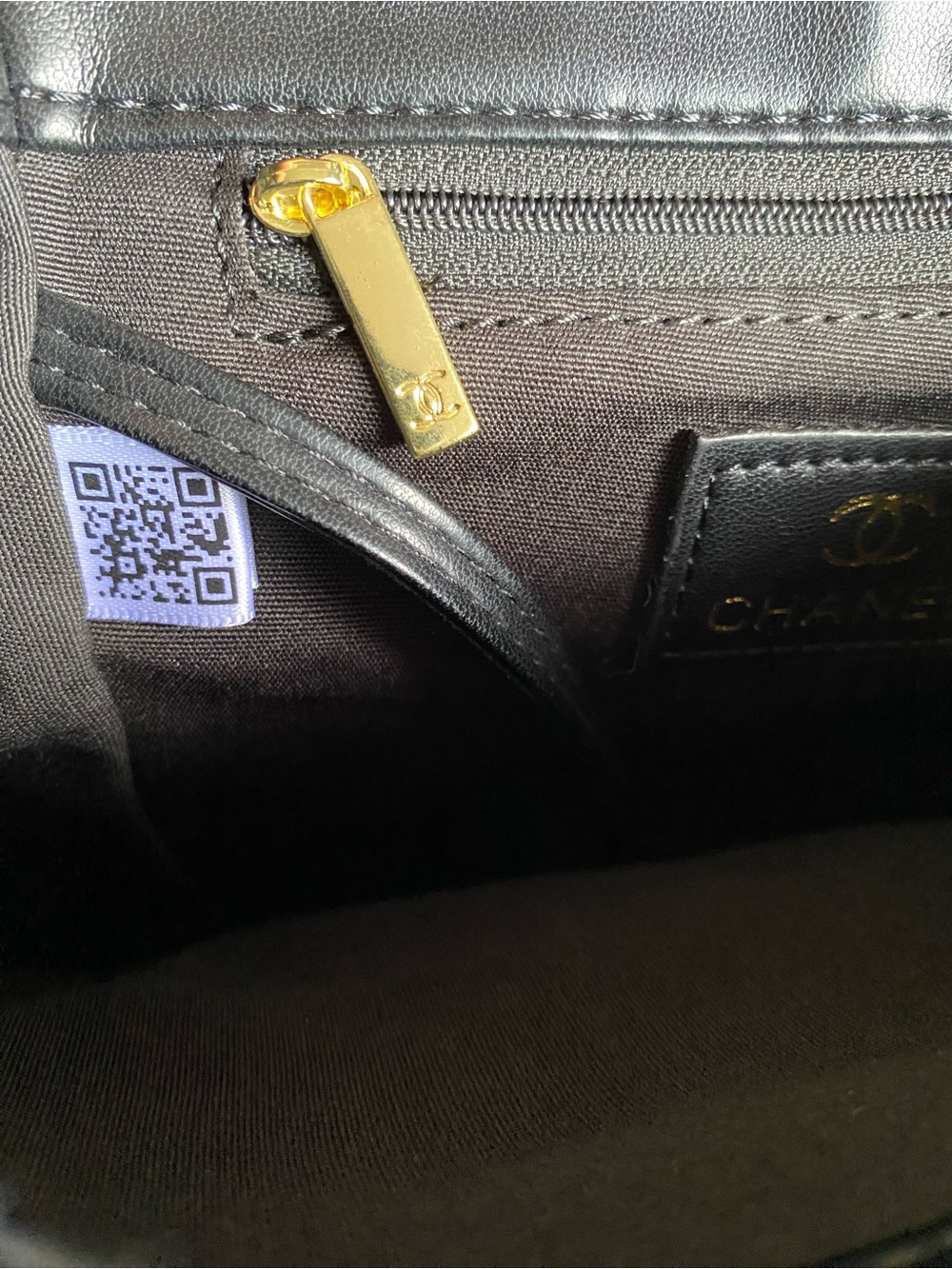 QUILTED CHAIN BACKPACK - Picture 7 of 15